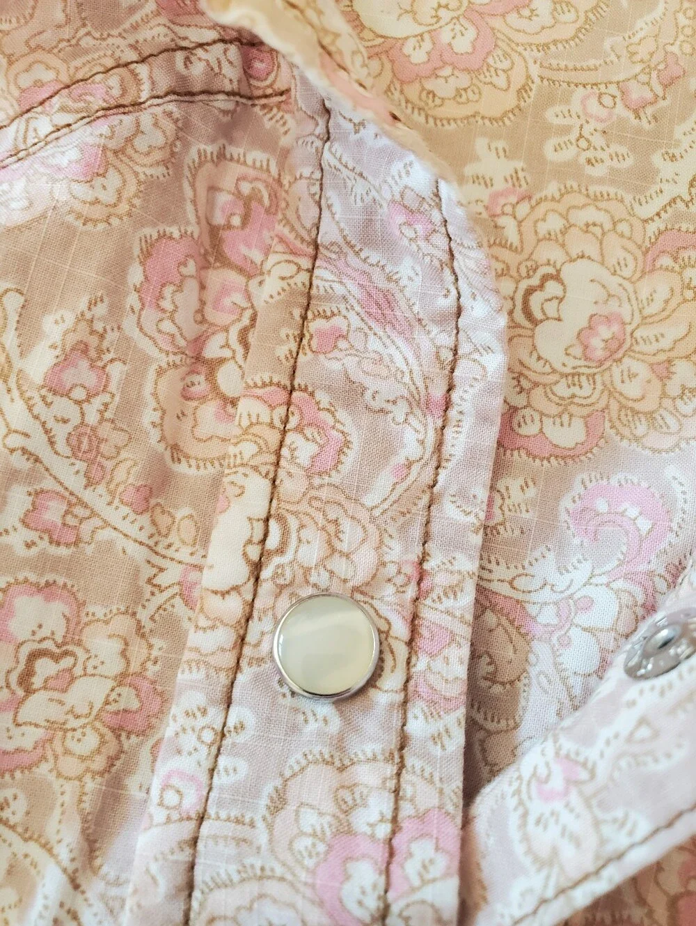Vintage Gap Women's Pink Paisley Western Shirt Size Large